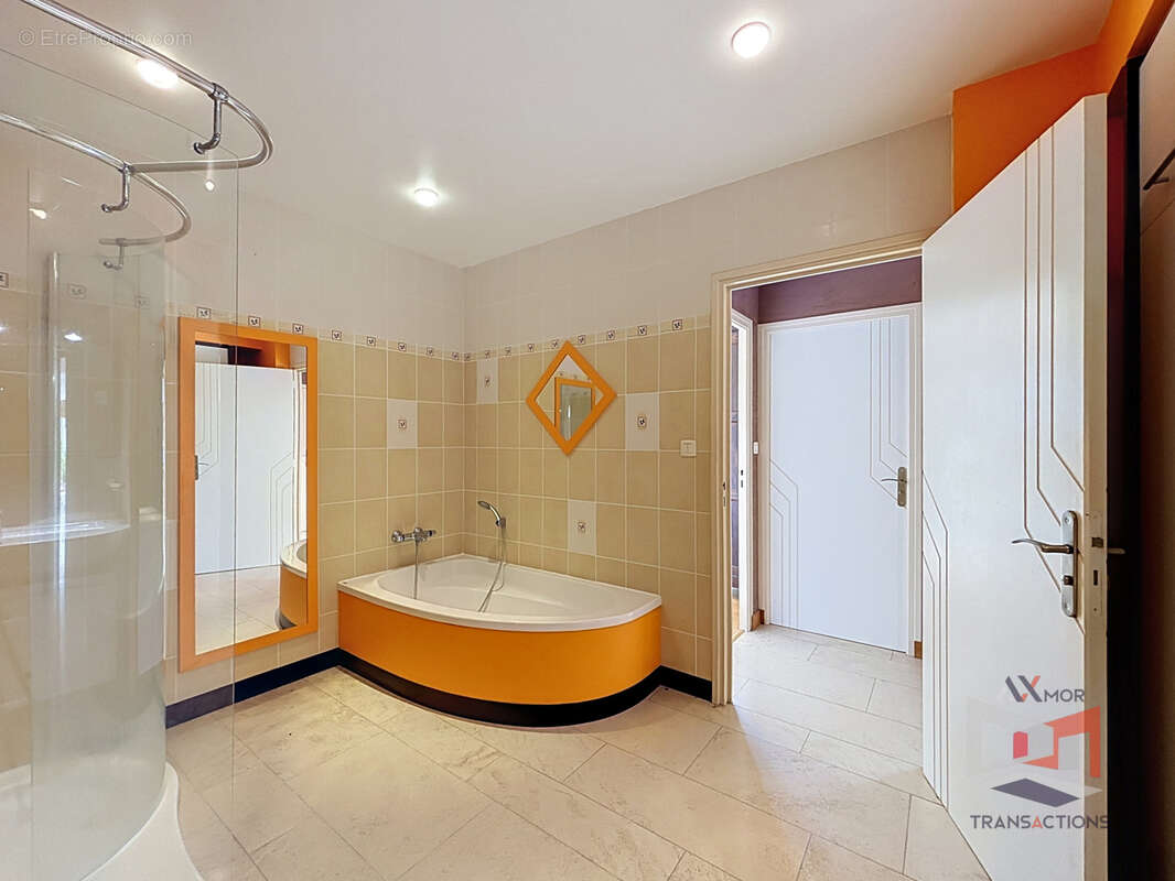 LANNION : Maison contemporaine avec grand jardin. - photo 7