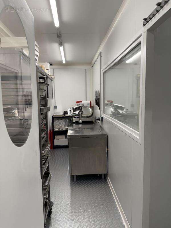 Commerce à CHATEAUNEUF-GRASSE