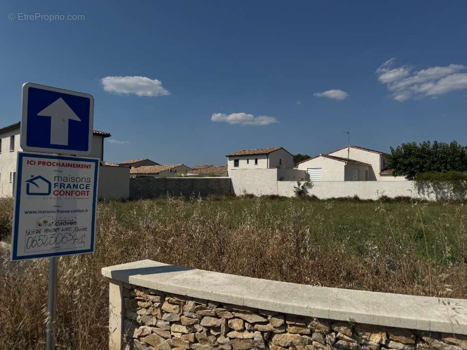 Terrain à GALLARGUES-LE-MONTUEUX