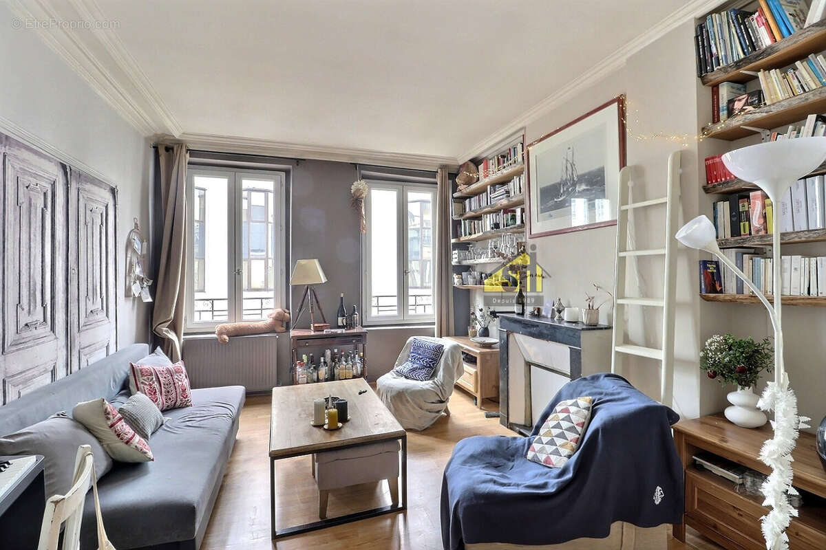 Appartement à PARIS-14E