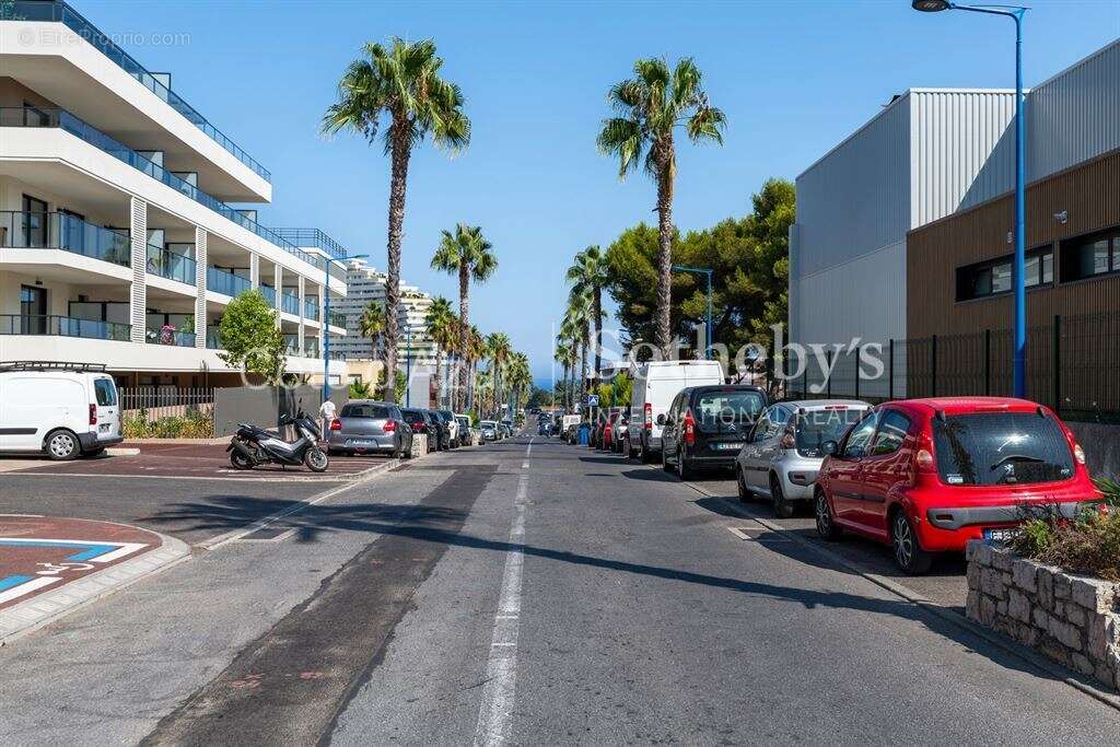 Appartement contemporain de 40 m² avec terrasse, jacuzzi et garage dans une résidence de standing - photo 16