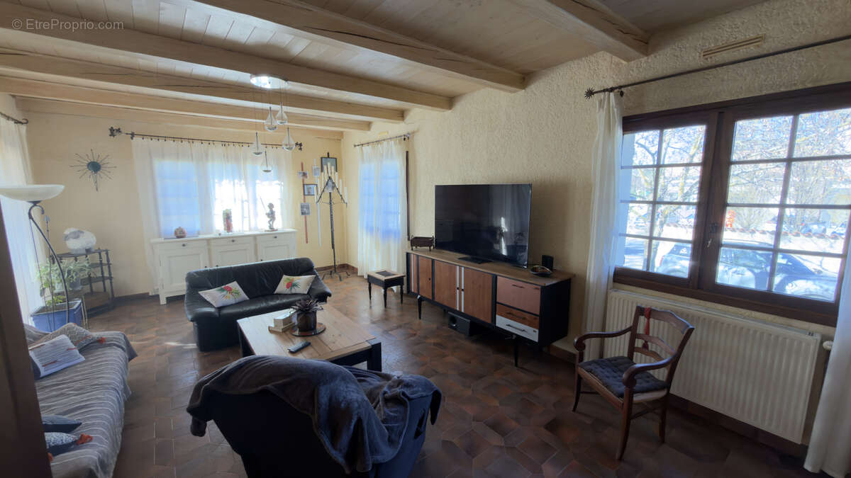 Maison à MONTELIER