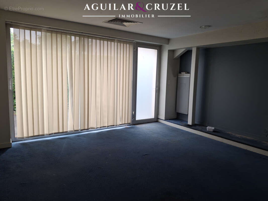 À vendre — Bourges, Quartier Charlet Bâtiment à usage professionnel — Environ 210 m2 - photo 2