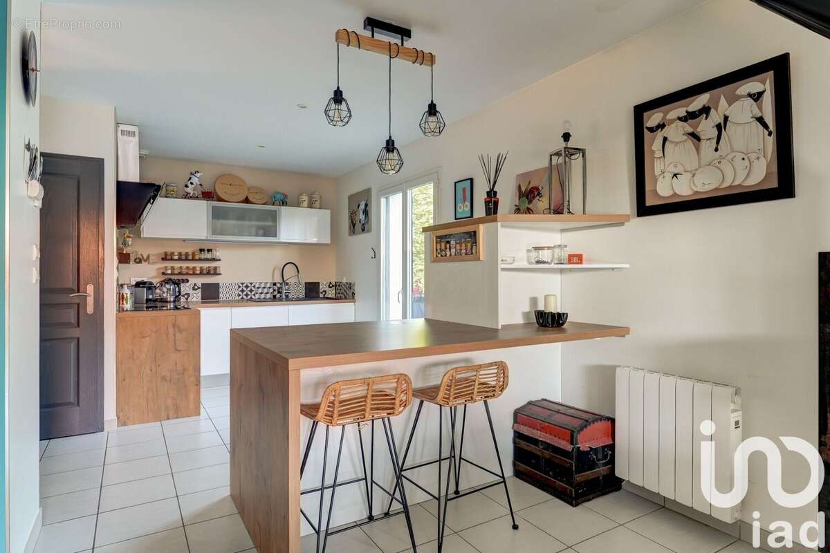 Photo 8 - Maison à SAINT-GENIS-LES-OLLIERES