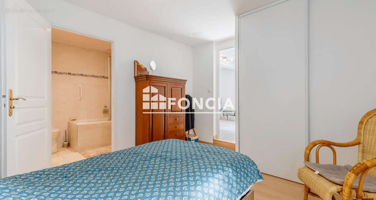 AU CENTRE DES SABLES D'OLONNE - Appartement T3 de 84m2 avec jardin et garage de 19m2 dans résidence de standing - photo 7