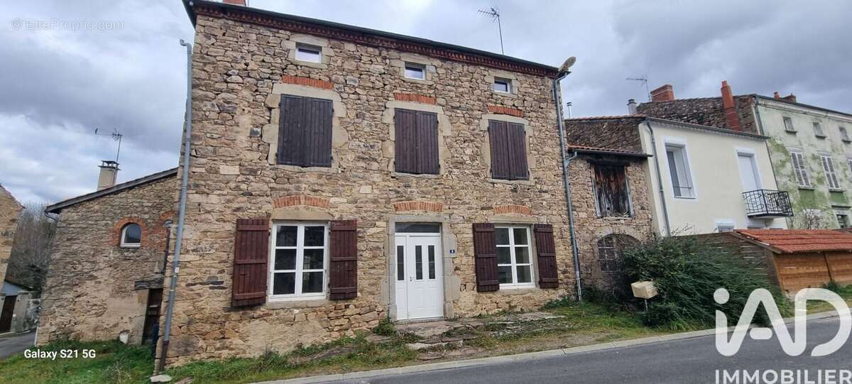 Maison 160 m² à Saint-Beauzire  - photo 2