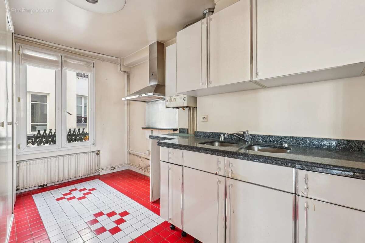 Appartement à PARIS-1E