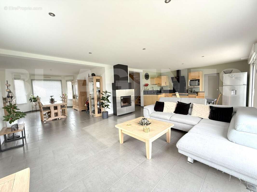 PDV - Maison à DIEVAL