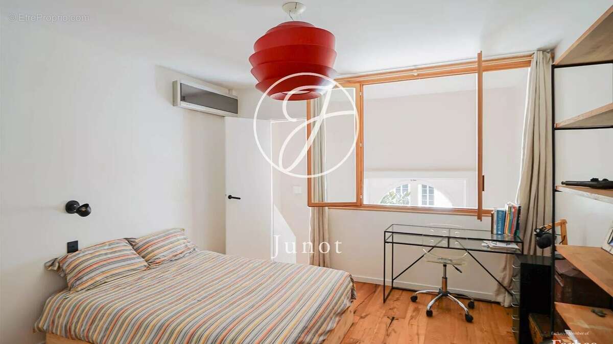 Appartement à PARIS-7E