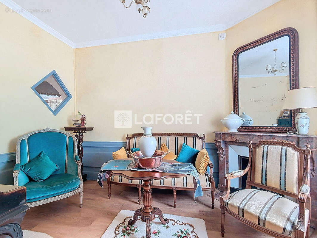 Maison à SAINT-ETIENNE-DES-OULLIERES