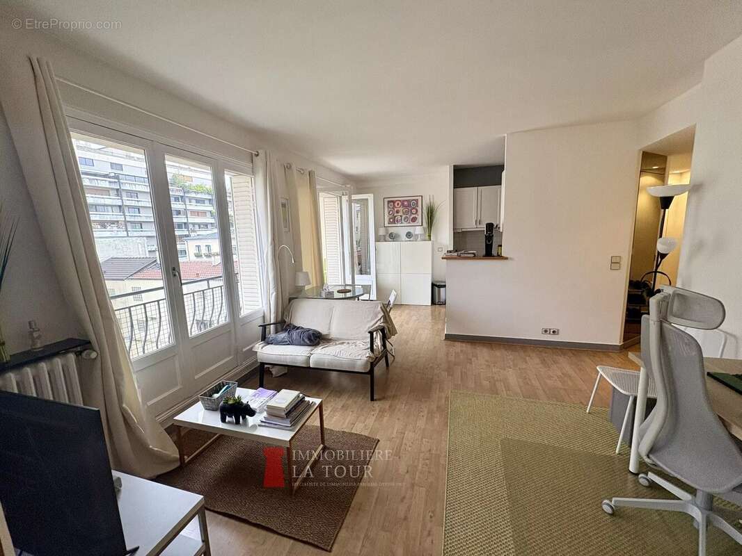 Appartement à PARIS-16E