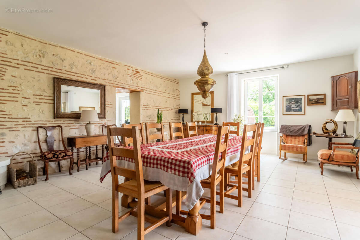 Maison de campagne avec annexes, 3 x piscines et vue - photo 7