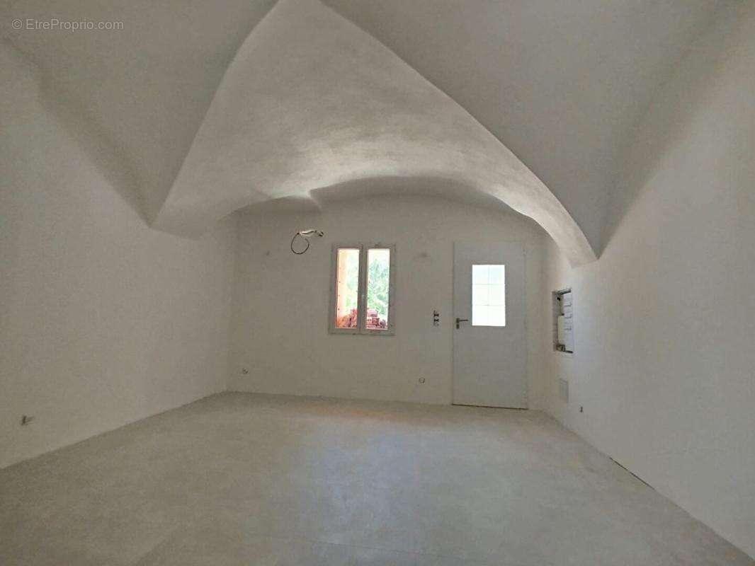 Maison à POURRIERES