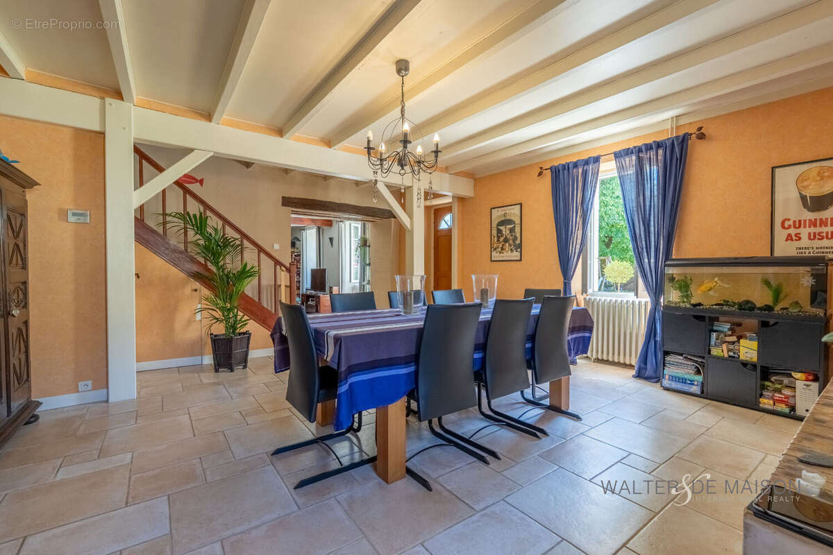 Maison à GENSAC-LA-PALLUE