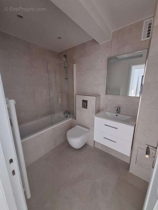 Appartement à COURBEVOIE