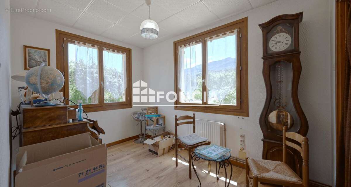 EXCLUSIVITE FONCIA MONTAGNOLE Maison familiale 187m² - 6 chambres - 1400m² - Fort potentiel - photo 6