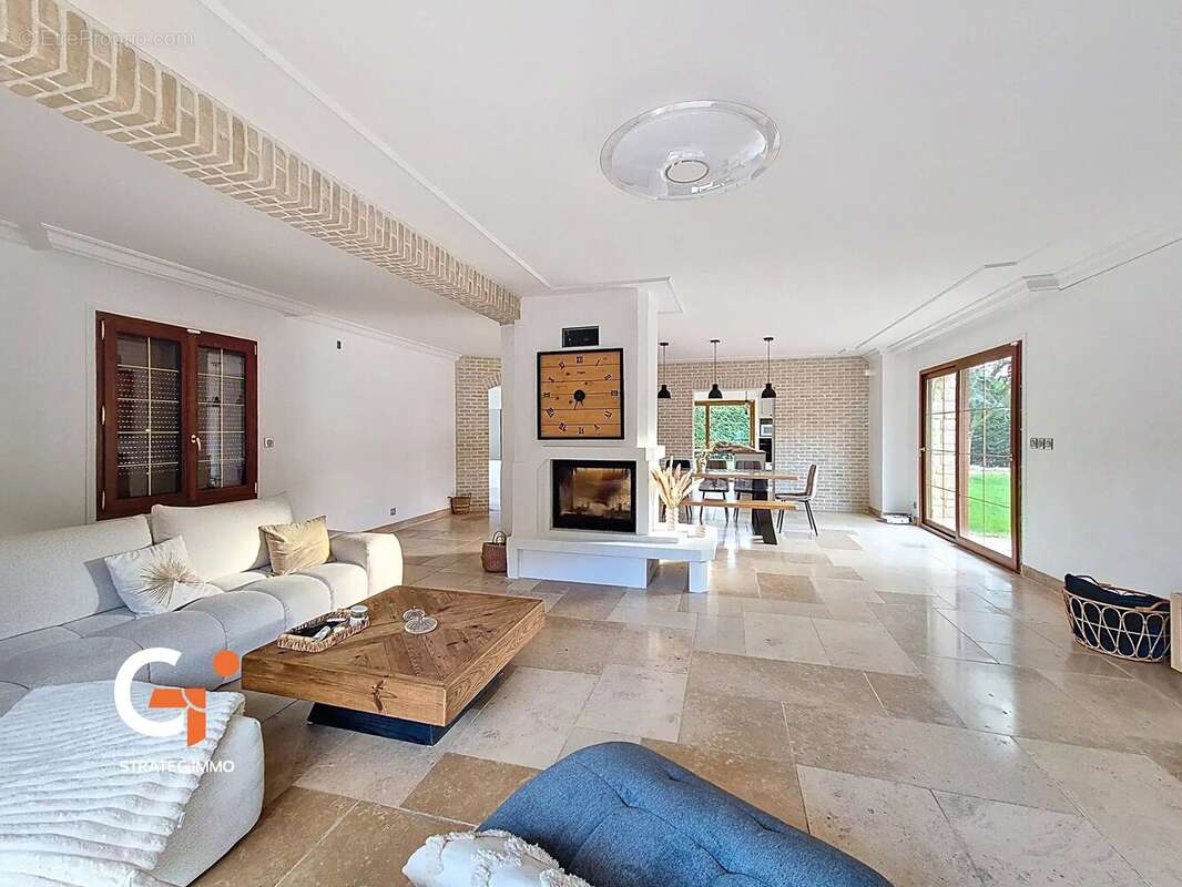 Maison à SAINT-OUEN-DE-THOUBERVILLE