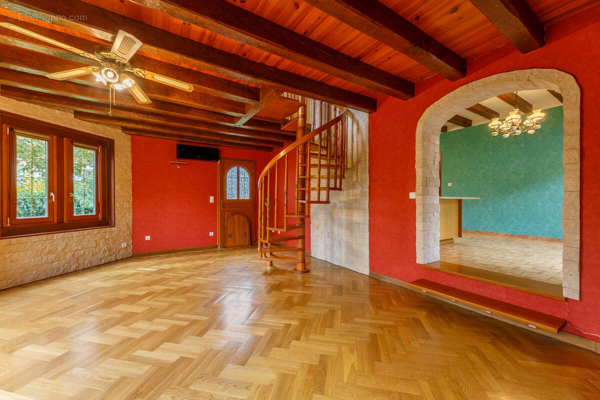 Maison à LE MESNIL-ESNARD