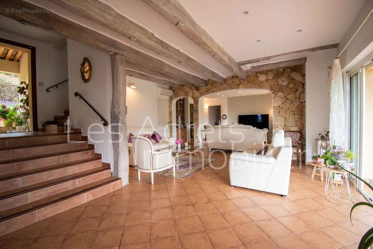 Maison à LES ADRETS-DE-L'ESTEREL