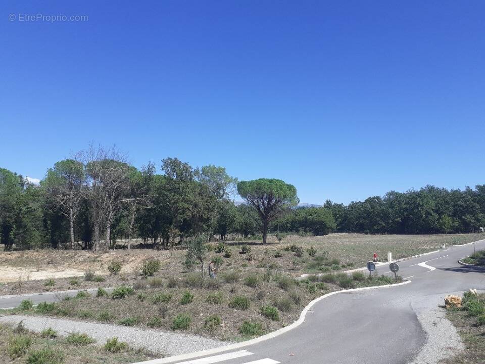 Terrain à TOURRETTES