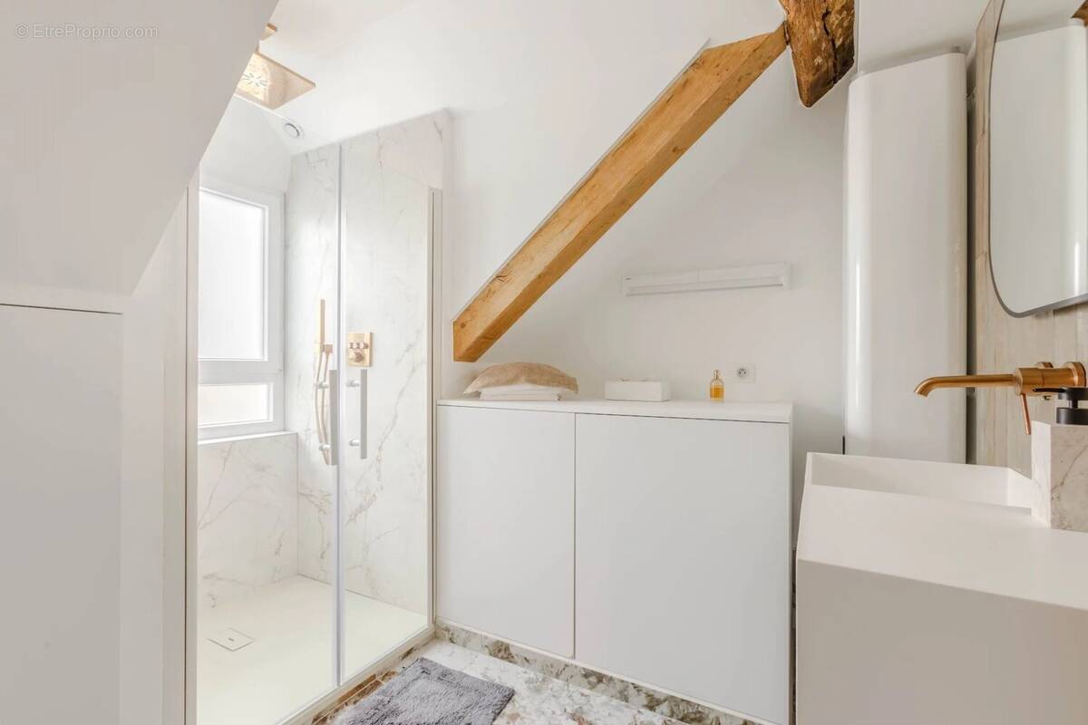 Appartement à PARIS-3E