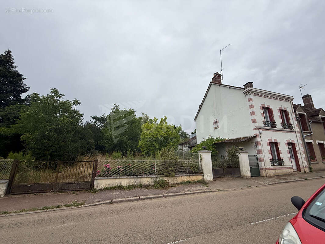 Maison à SAINT-SAUVEUR-EN-PUISAYE