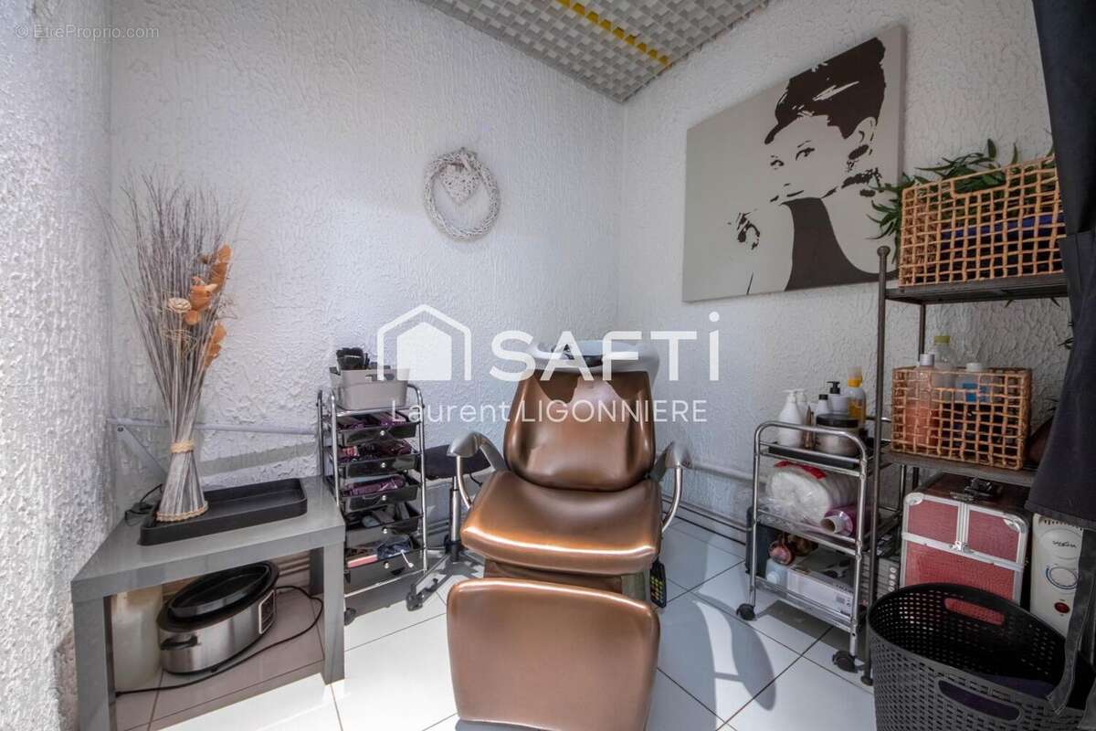 Commerce 57 m² à Lesigny  - photo 4