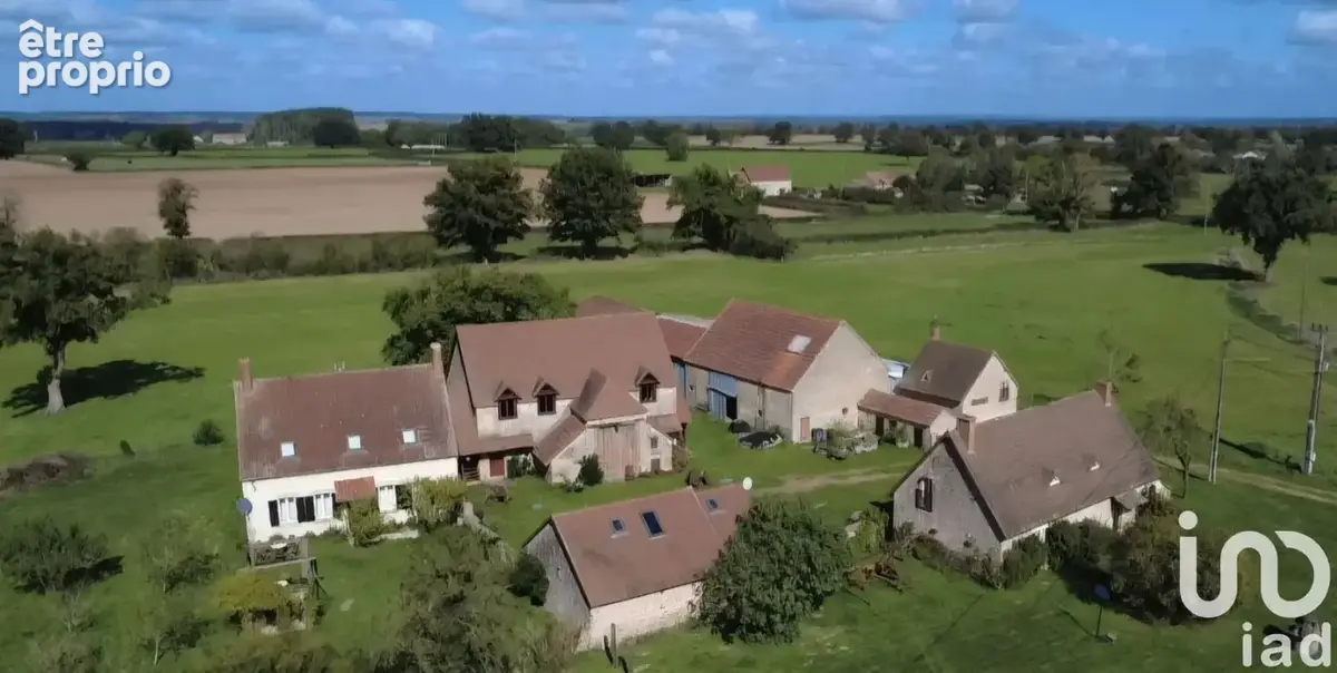 Photo 1 - Maison à SAINT-BONNET-TRONCAIS