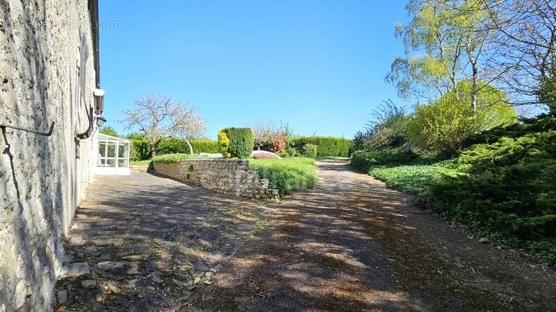 Maison à VILLENEUVE-SUR-AUVERS