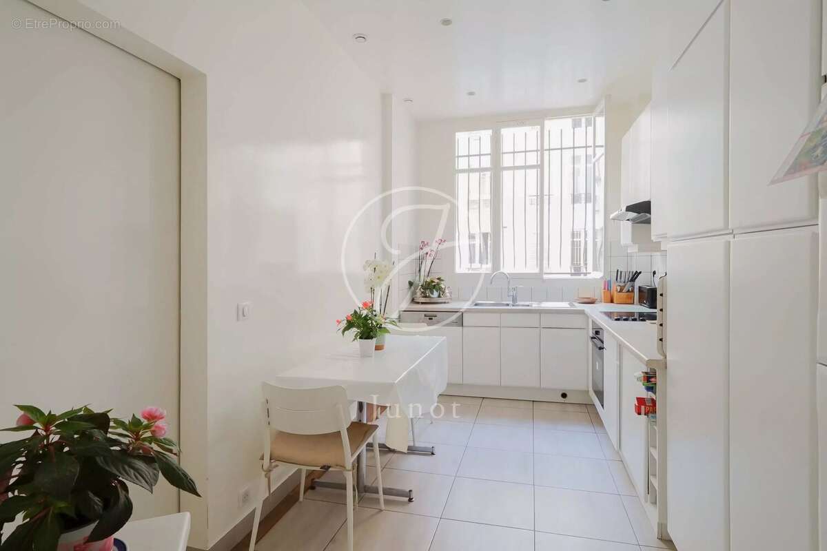 Appartement à PARIS-6E