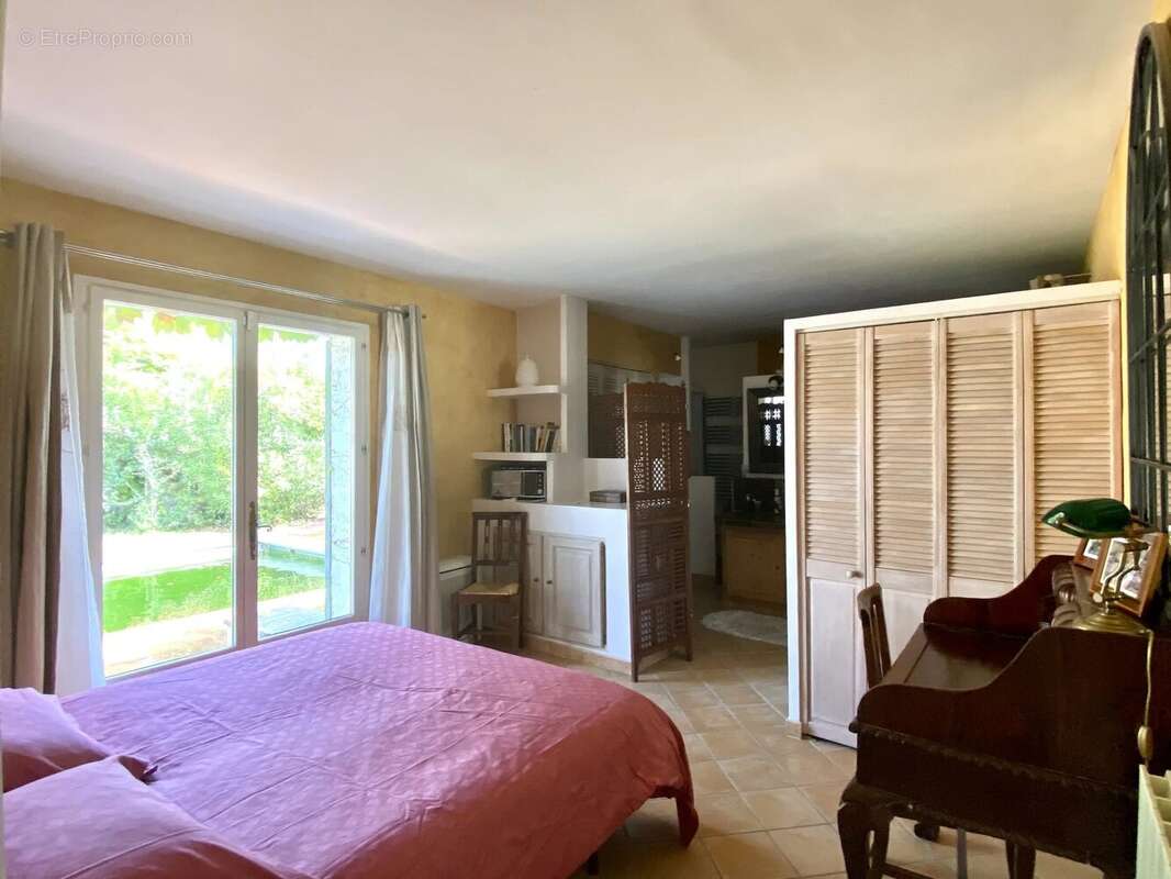 Maison à VELAUX