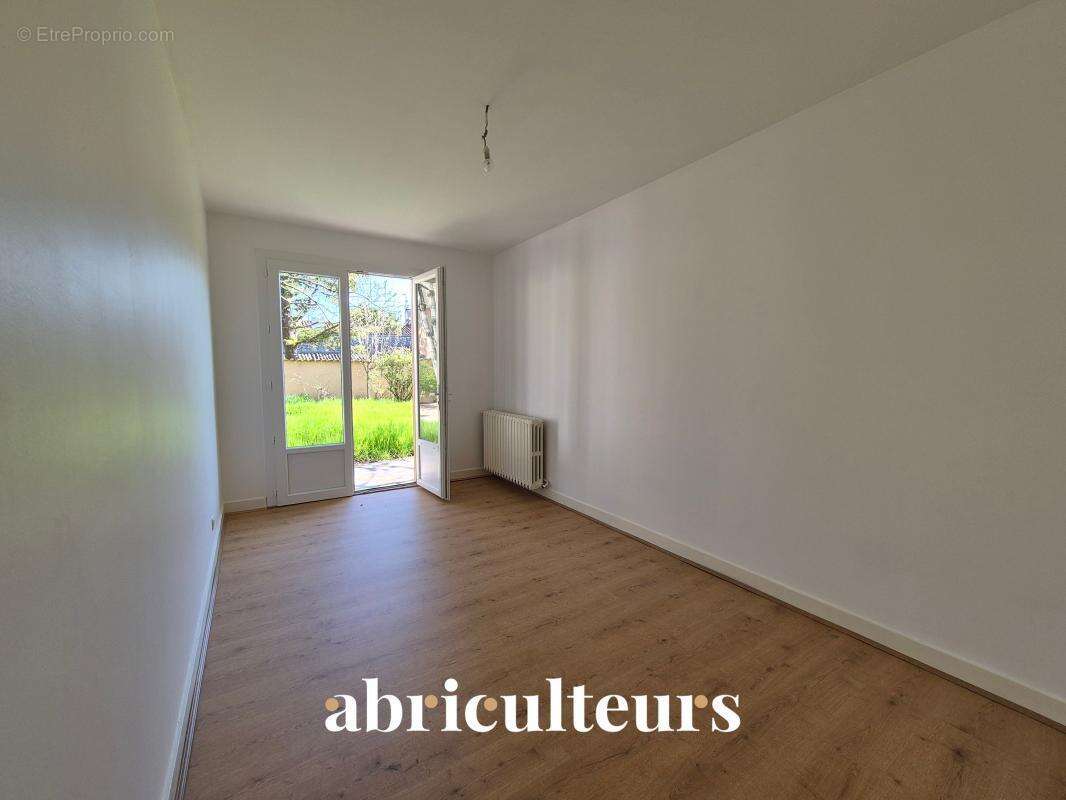 Maison familiale dans un quartier calme à la vente à Cognac (16100) - photo 6
