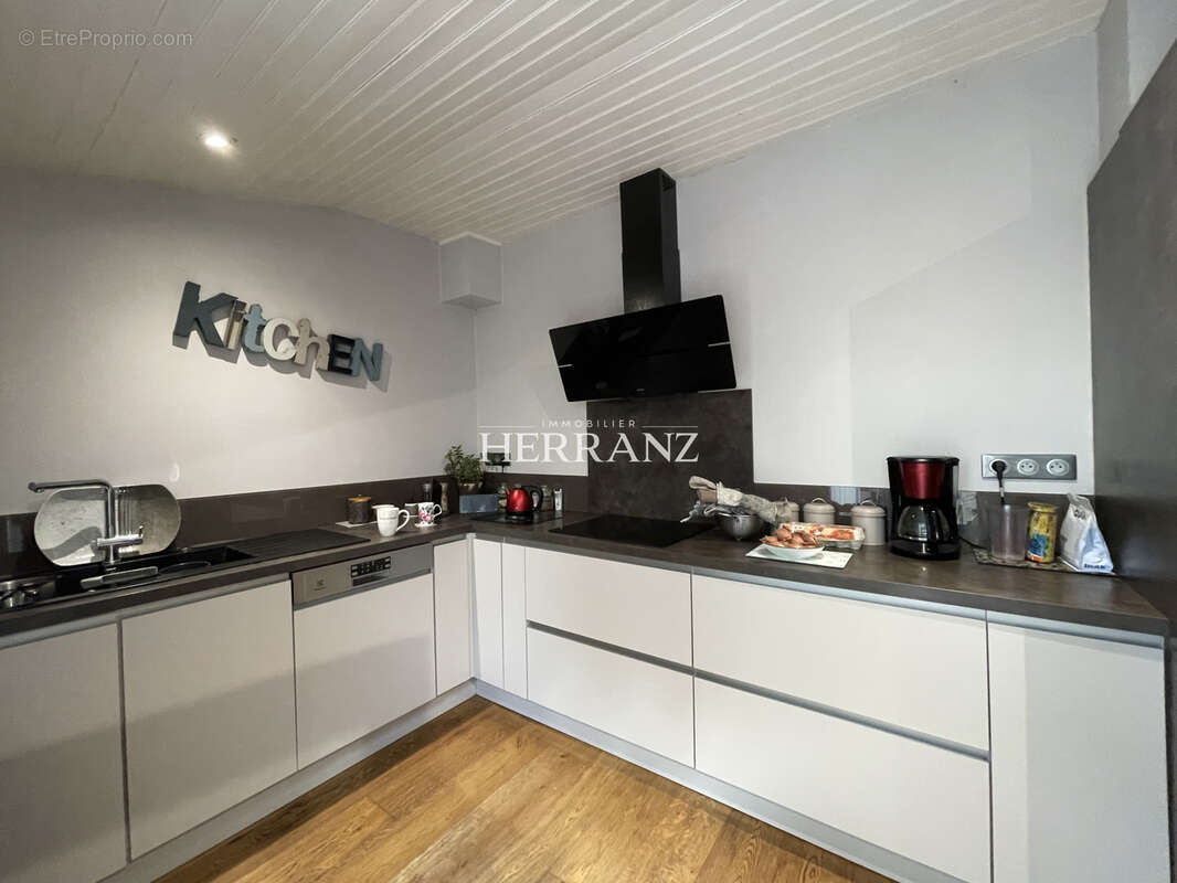 maison de 180m2 avec 5 chambres, garages, dépendance sur 1500m2 de terrain - photo 5