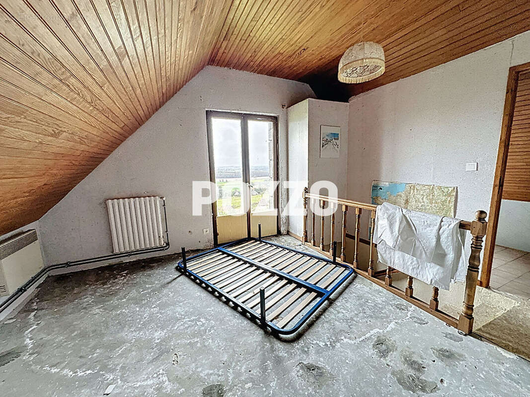 Maison à SAINT-LAURENT-DE-TERREGATTE