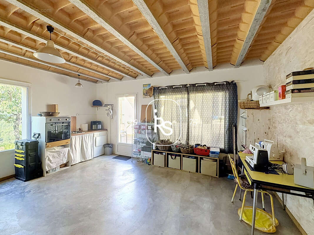 Maison contemporaine  de 112 m2 habitables avec dépendance 38 m2, vue panoramique et terrain de 4295 m2. - photo 19
