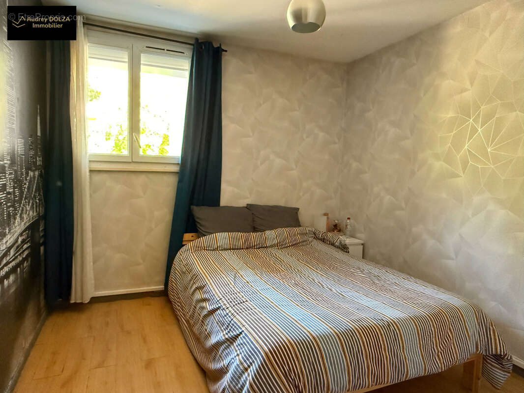 Appartement T4/5 traversant 93m2   Marseille 11e   2 Balcons - 259 000€ FAI - photo 5