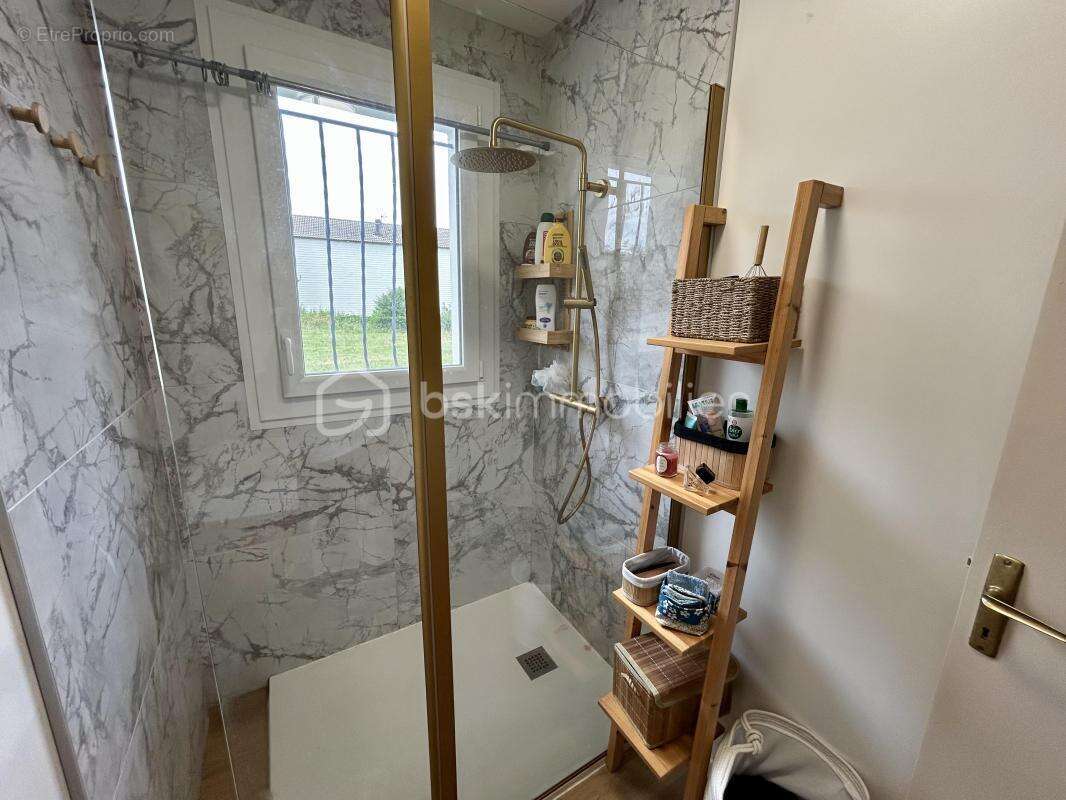 Maison à VILLECOMTAL-SUR-ARROS