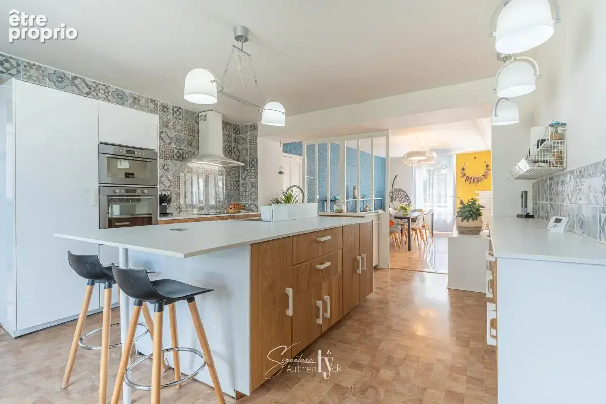 Maison 289 m² à Saint-Gence  - photo 2