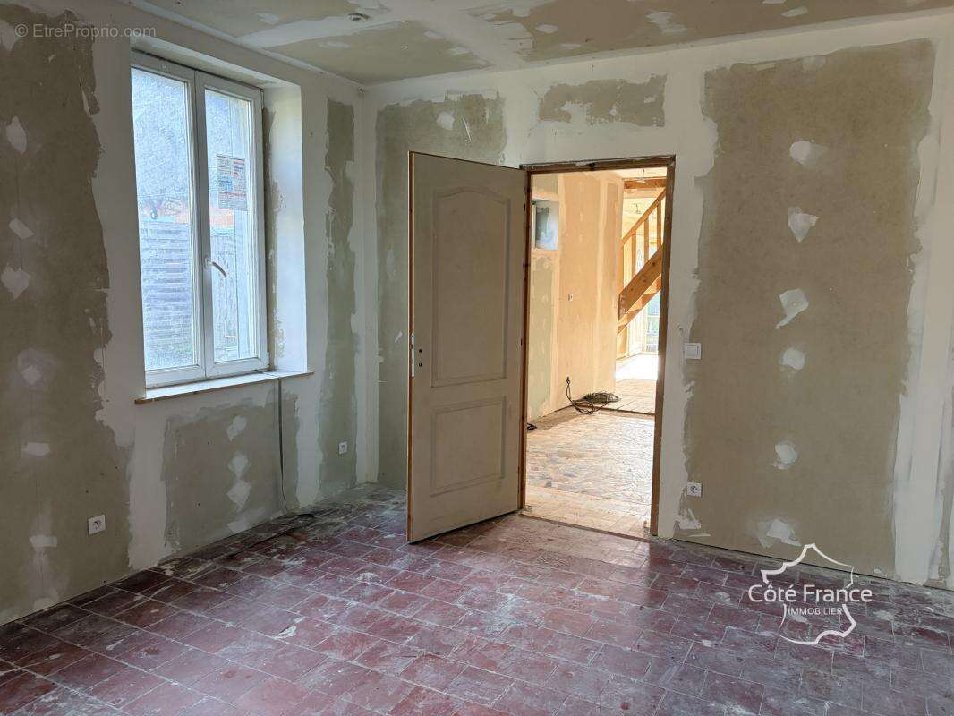 Maison à SAINS-RICHAUMONT