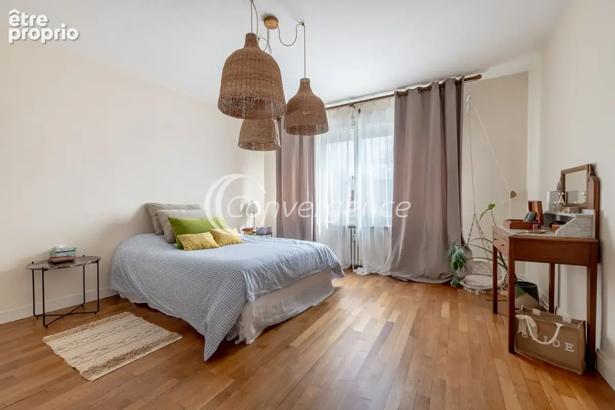 Appartement T5 avec double garage, balcon, ascenseur et cave - hypercentre - photo 7