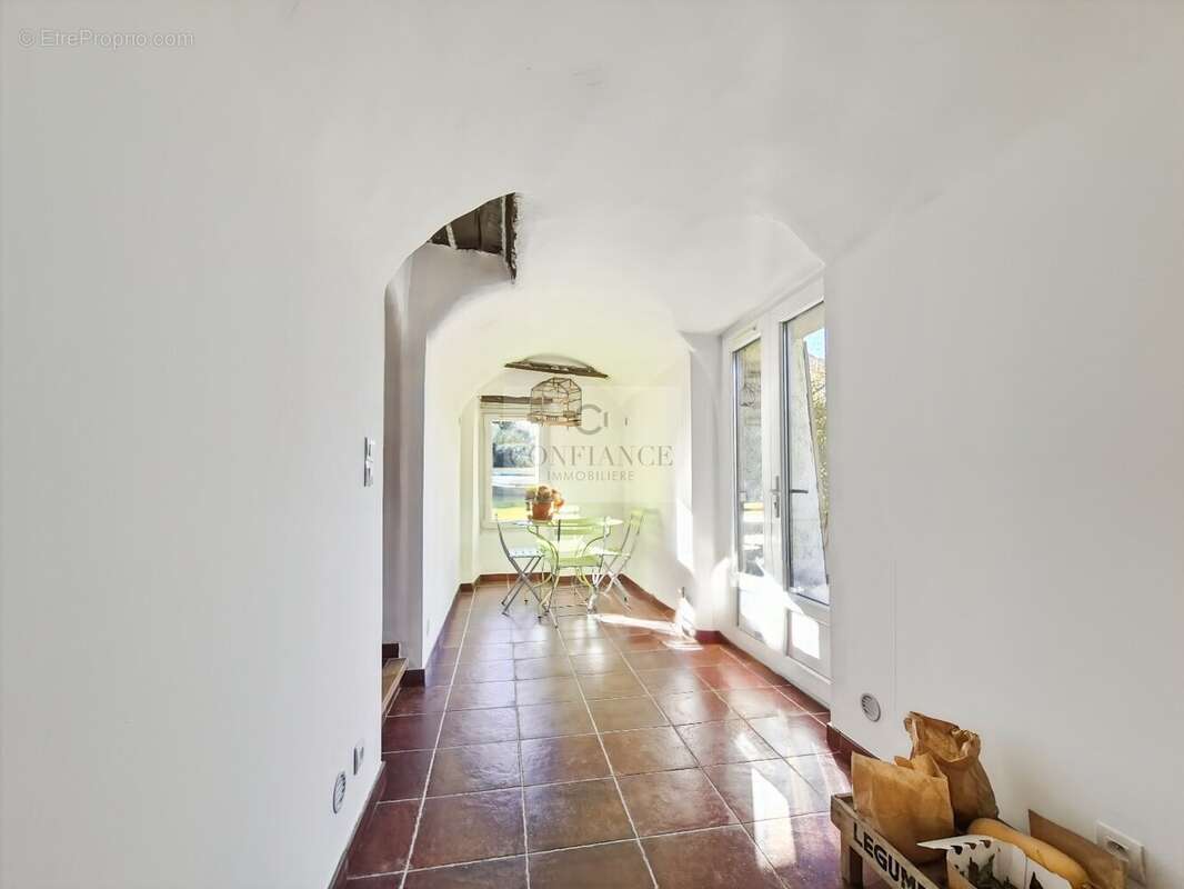 Appartement à CONTES