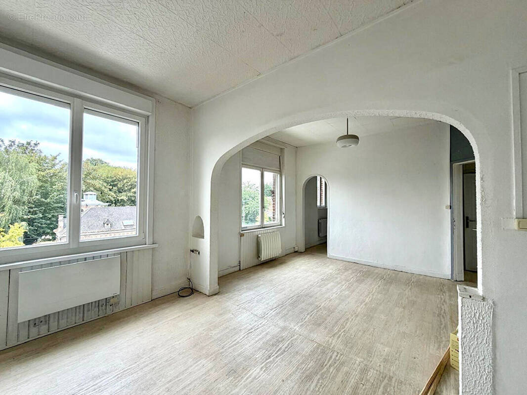 Appartement 1091 m² · à Valenciennes · 1 091,1 m² · 842 000 €