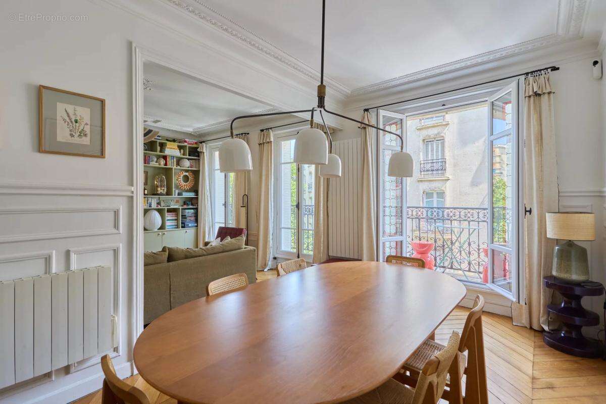 Appartement à PARIS-16E