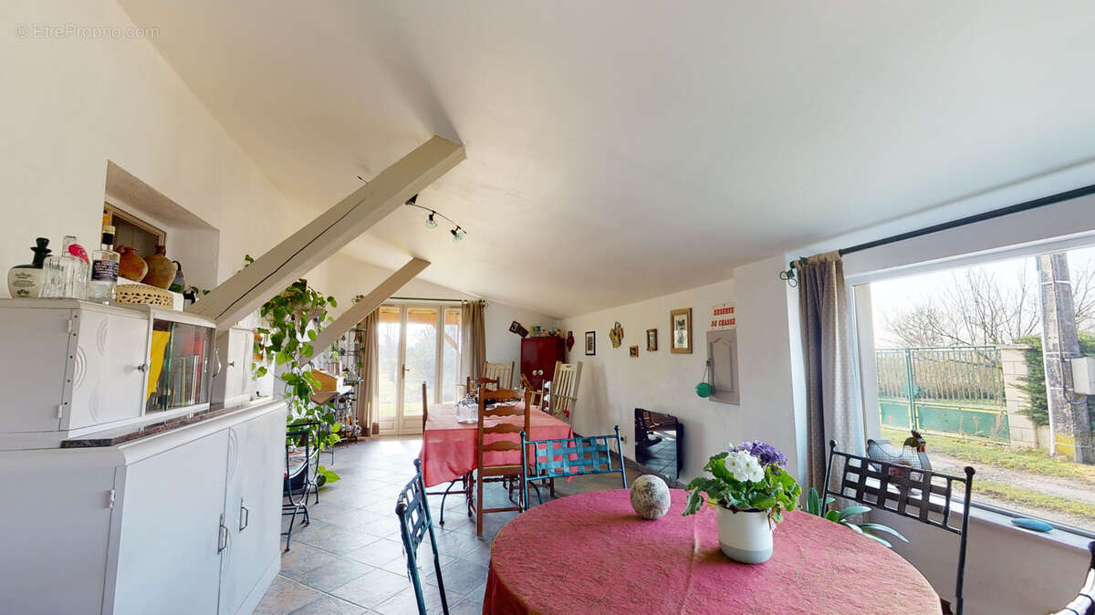 Maison à CHANOZ-CHATENAY