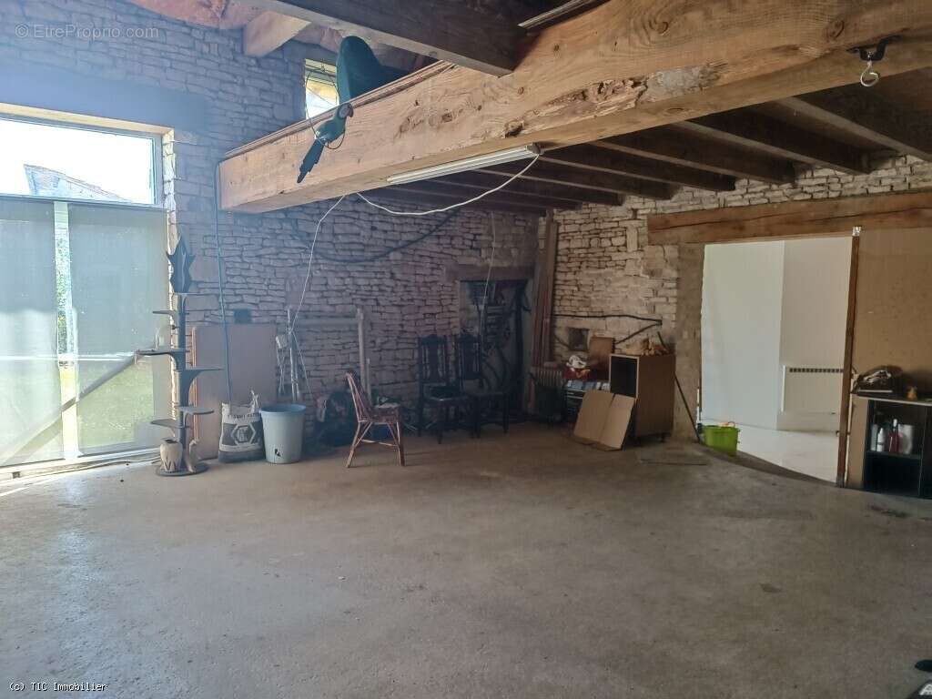 Maison à AUNAC