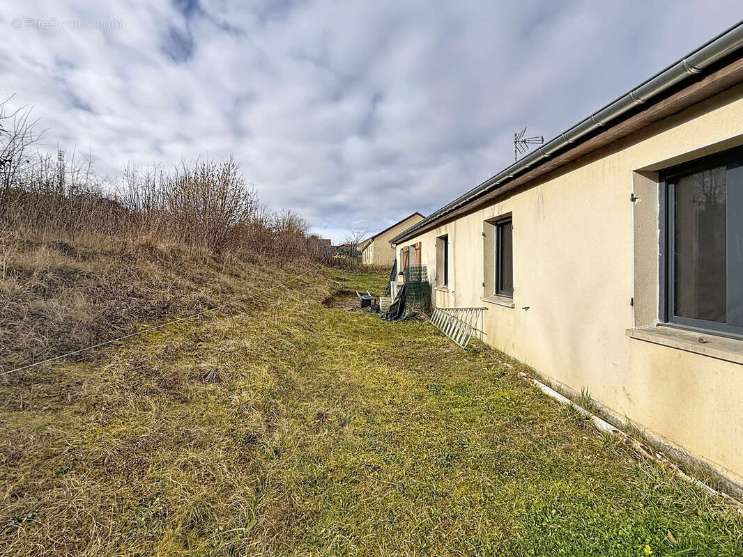 Maison à MIRECOURT