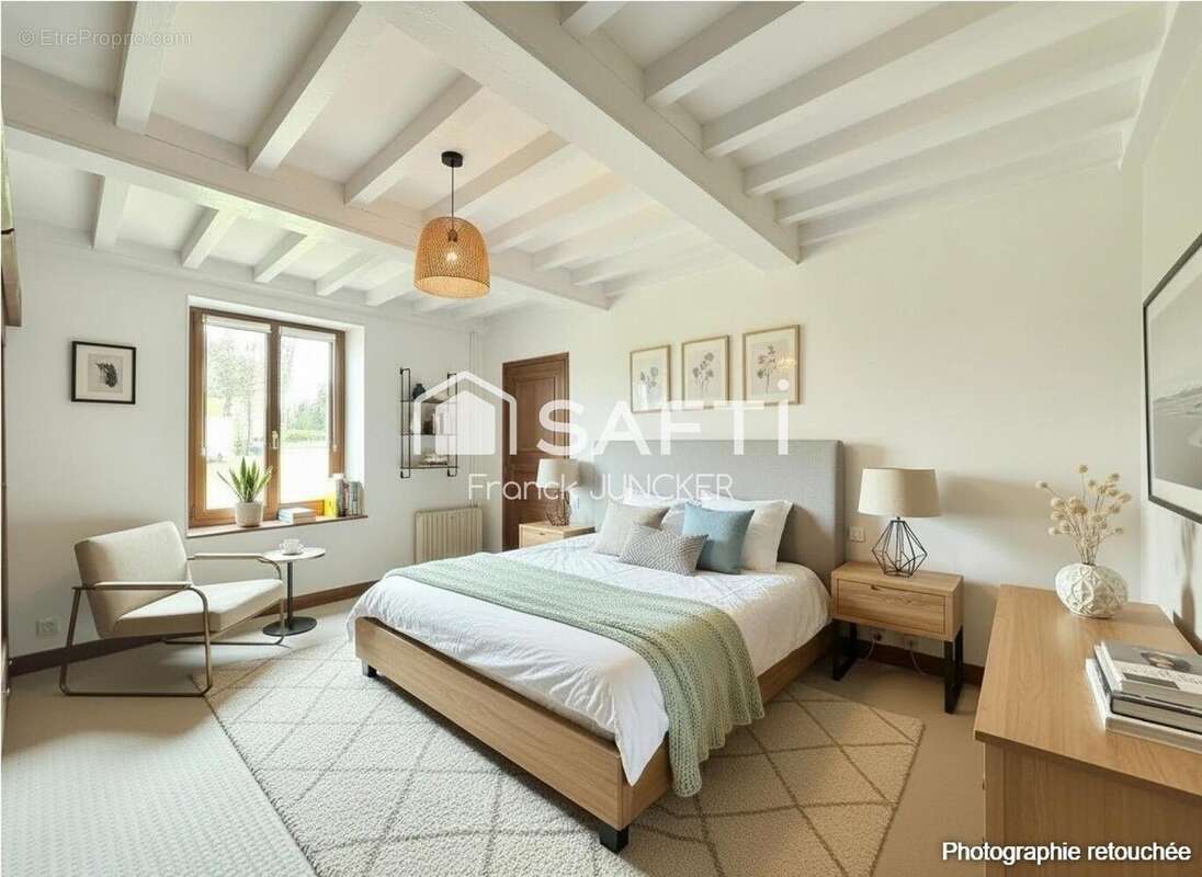 Maison 170 m² à Saint-Paul-Du-Vernay  - photo 7