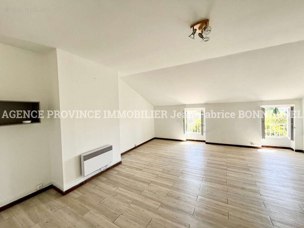 Maison à LA BAUME-DE-TRANSIT