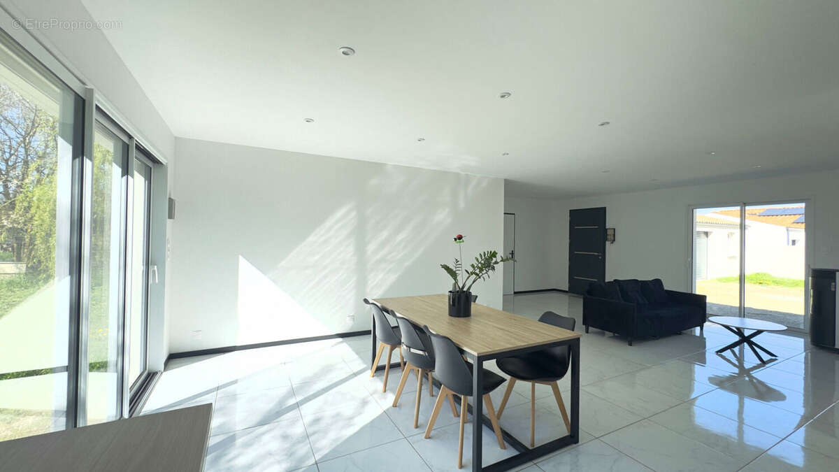 Maison à LE GUE-D'ALLERE