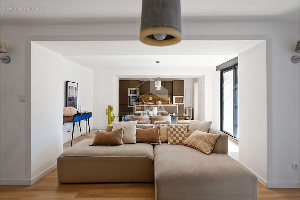 Maison à SIMIANE-COLLONGUE